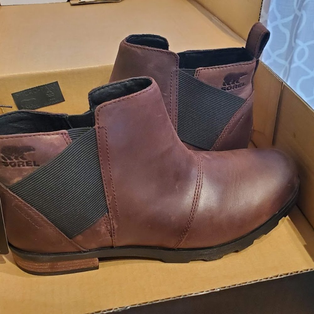 NWT Sorel Emelie Chelsea Boots Size 9 - Picture 3 of 8